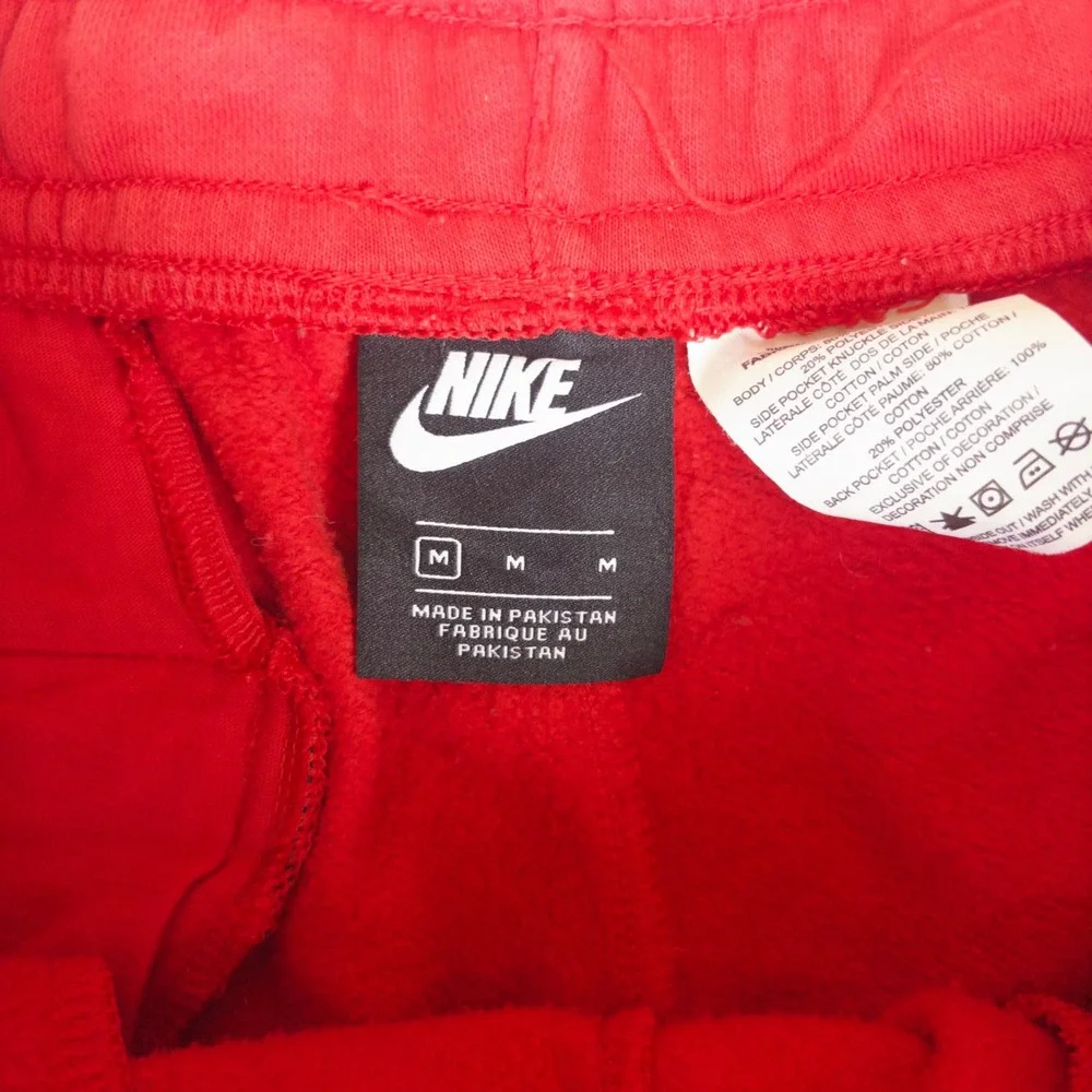 Nike Fleece Shorts Mens Medium Red Just Do It Graphic BV5105-657 Athletic Gym